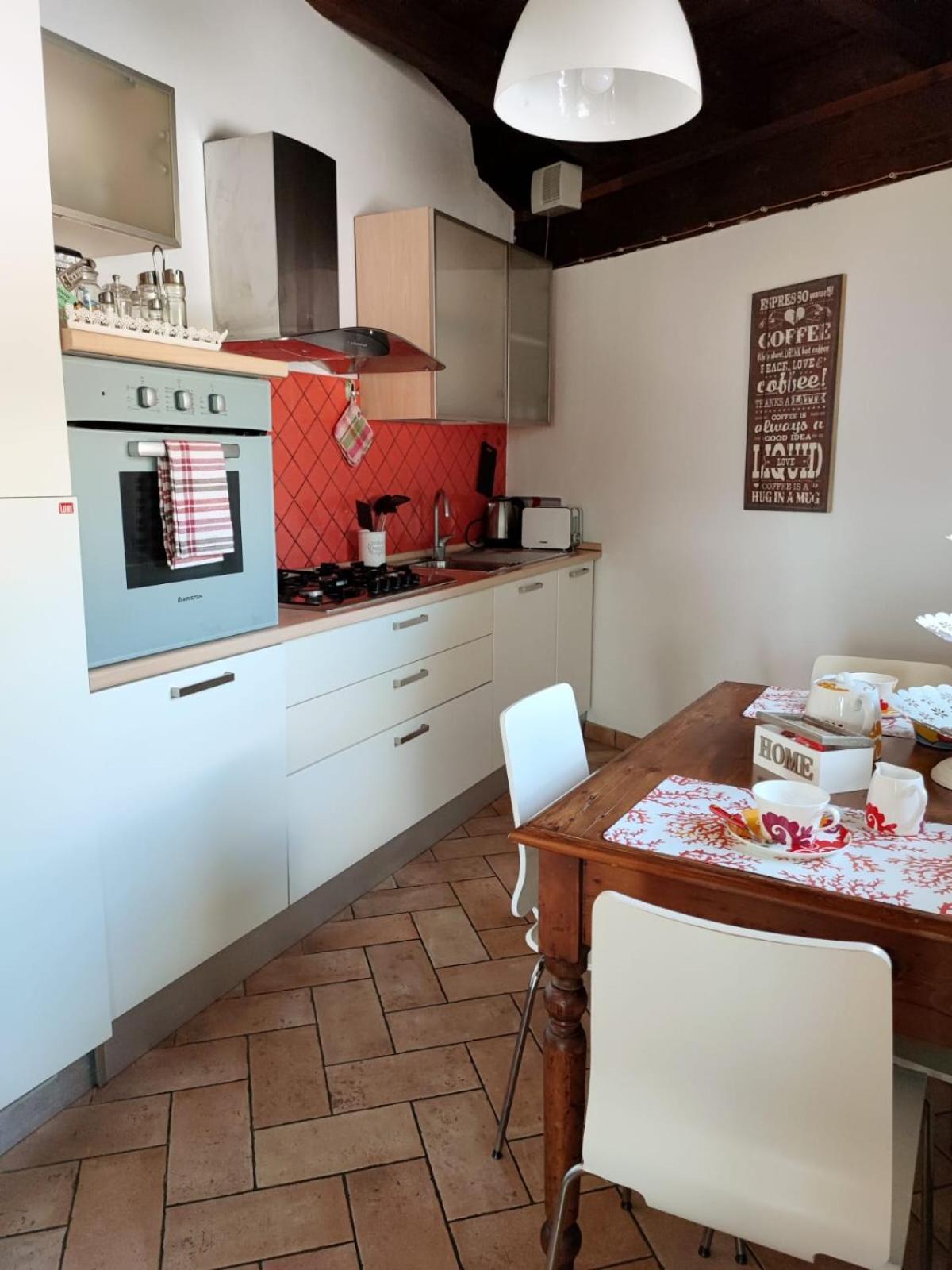Il Bagolaro Casa Vacanze スルモナ エクステリア 写真